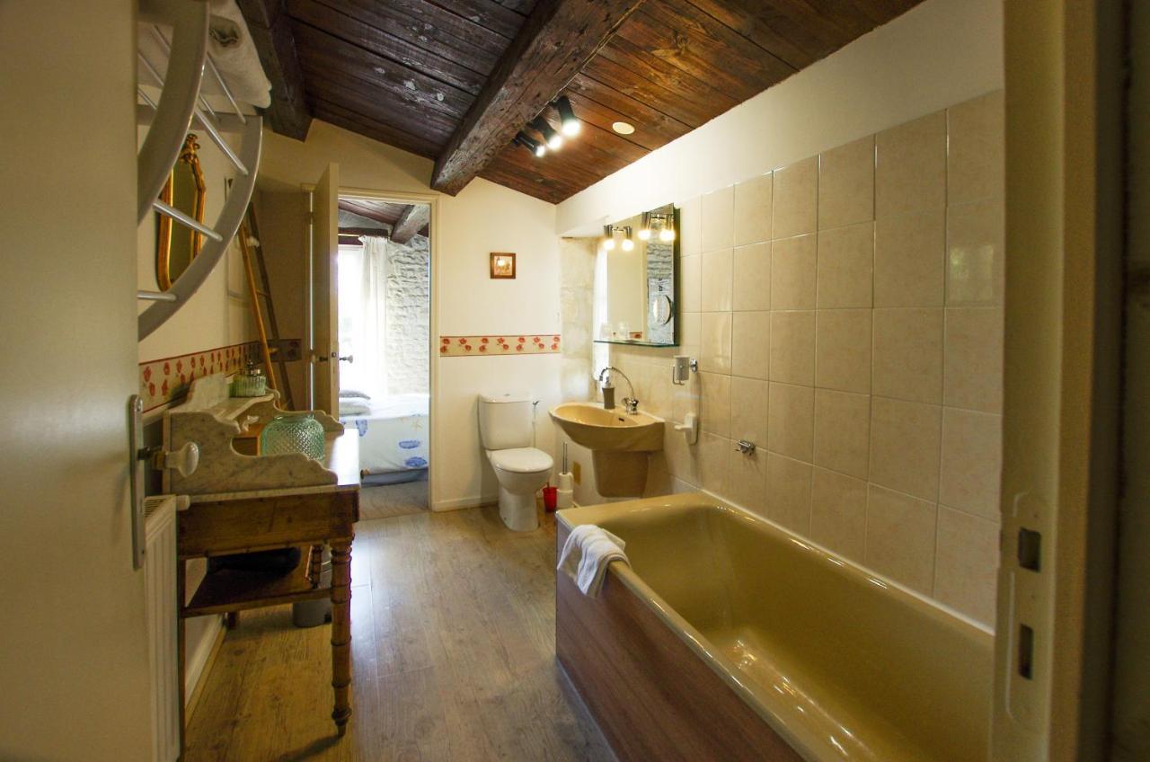 Logis Saint Leonard Bed & Breakfast Dompierre-sur-Mer Bagian luar foto