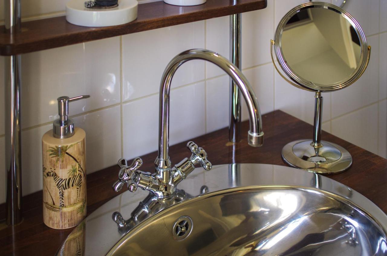 Logis Saint Leonard Bed & Breakfast Dompierre-sur-Mer Bagian luar foto