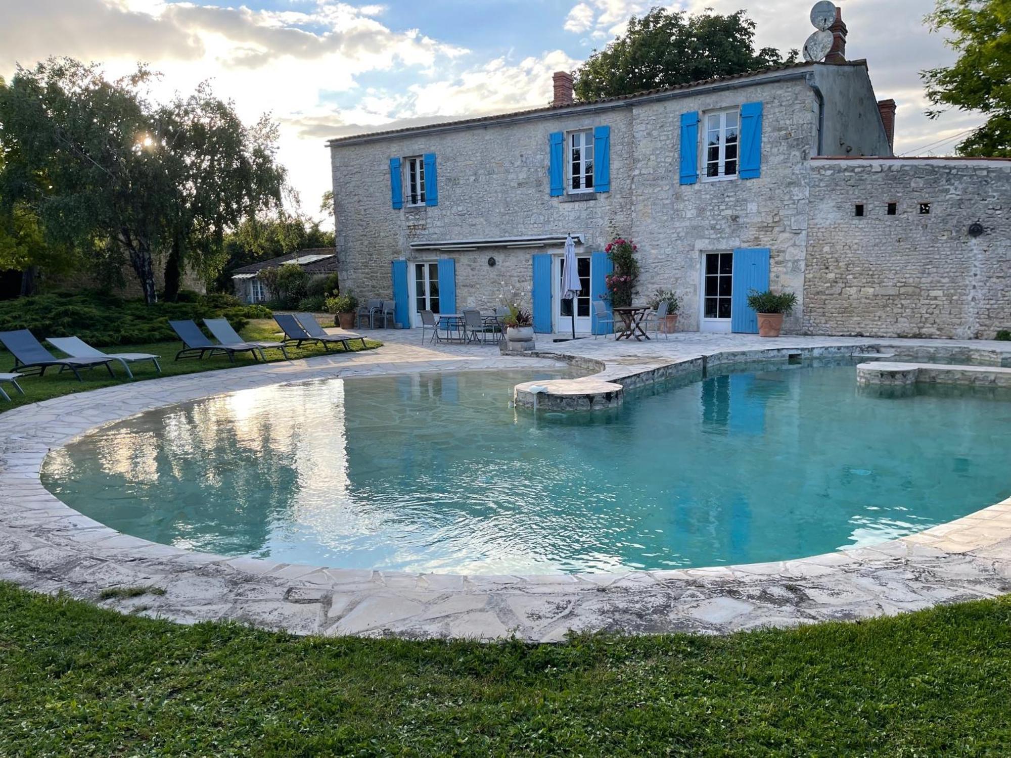 Logis Saint Leonard Bed & Breakfast Dompierre-sur-Mer Bagian luar foto