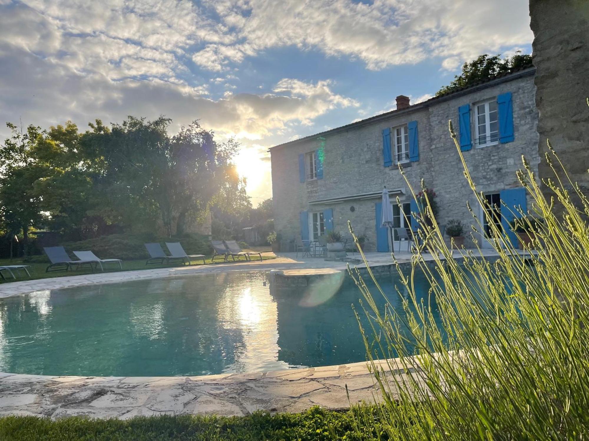 Logis Saint Leonard Bed & Breakfast Dompierre-sur-Mer Bagian luar foto