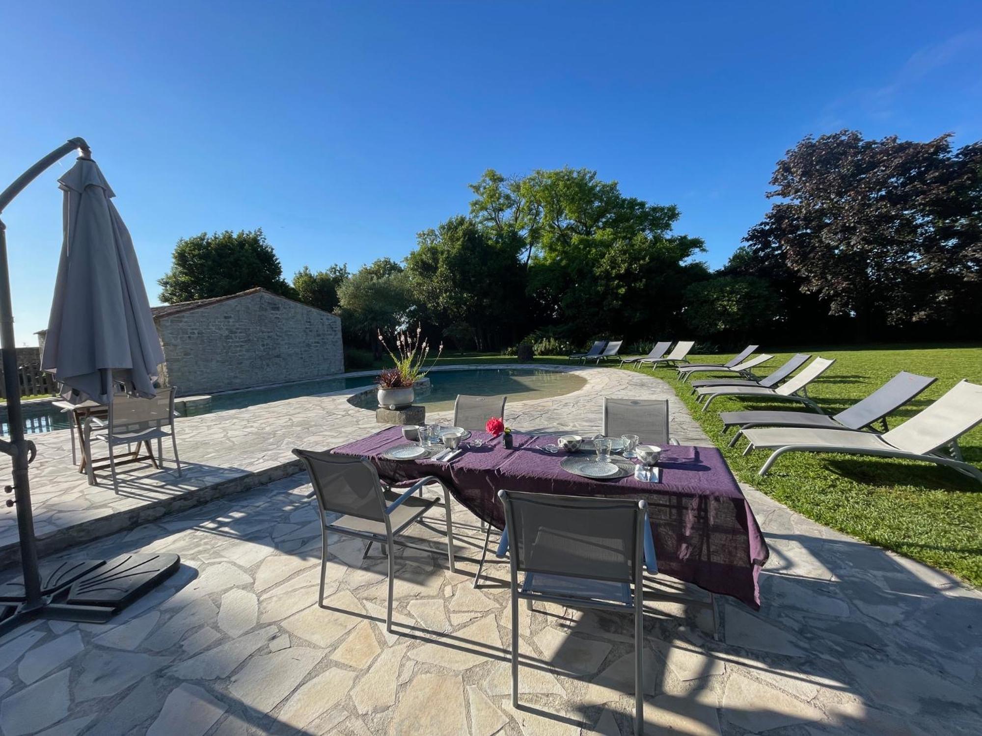 Logis Saint Leonard Bed & Breakfast Dompierre-sur-Mer Bagian luar foto