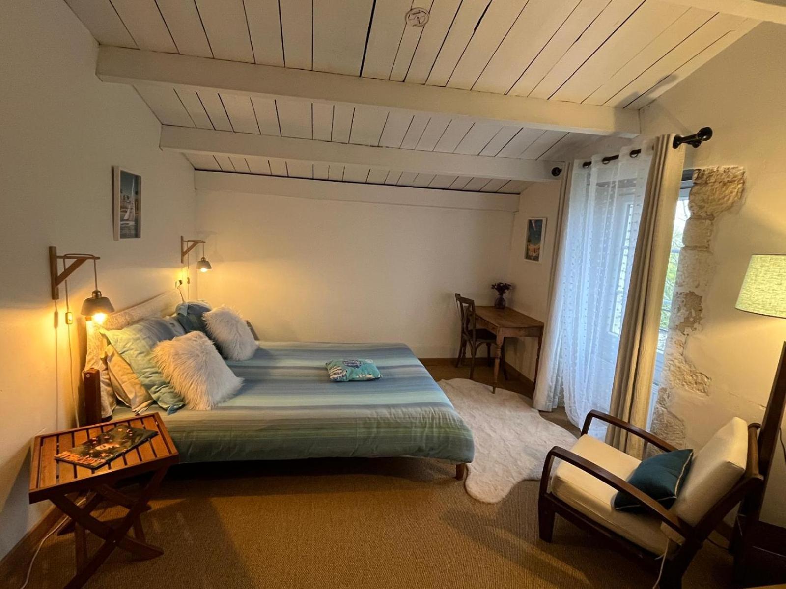 Logis Saint Leonard Bed & Breakfast Dompierre-sur-Mer Bagian luar foto