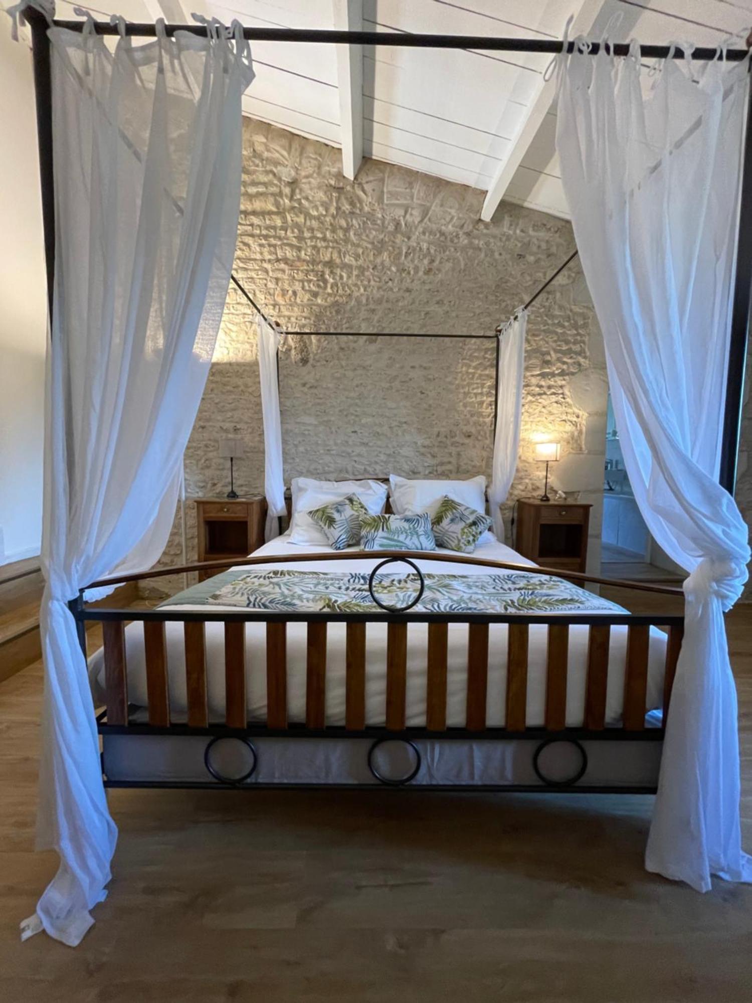 Logis Saint Leonard Bed & Breakfast Dompierre-sur-Mer Bagian luar foto