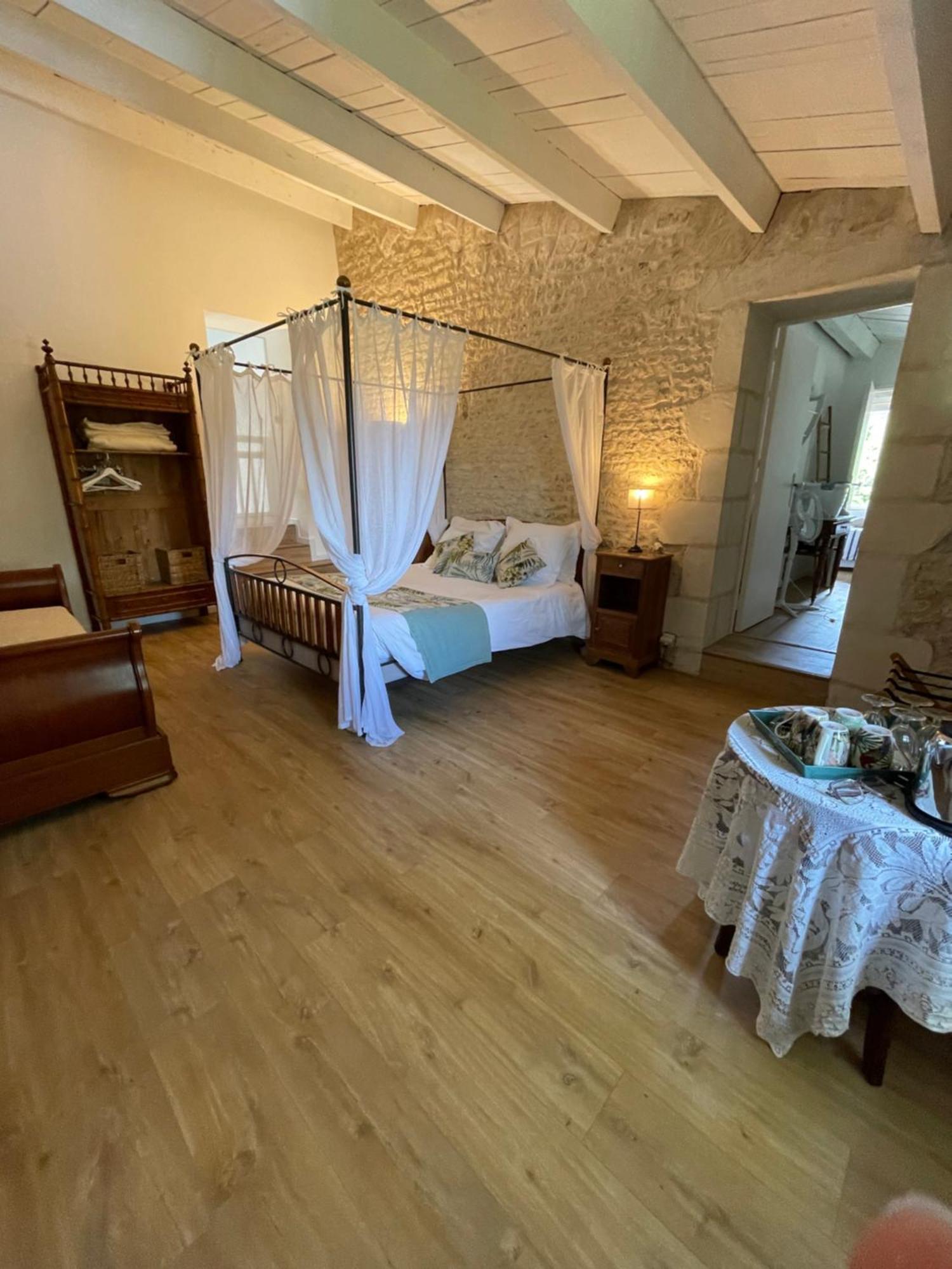 Logis Saint Leonard Bed & Breakfast Dompierre-sur-Mer Bagian luar foto